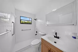 1055 NW 32nd Ct, Miami, FL 33125 - Photo 18