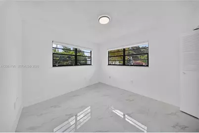 1055 NW 32nd Ct, Miami, FL 33125 - Photo 24