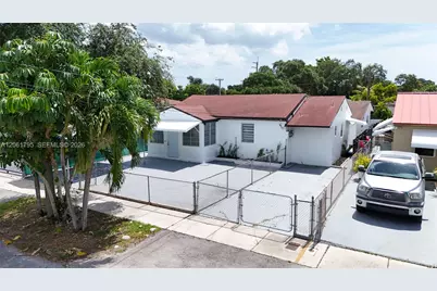 1055 NW 32nd Ct, Miami, FL 33125 - Photo 8