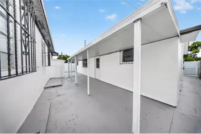 1055 NW 32nd Ct, Miami, FL 33125 - Photo 32