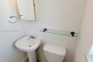 8040 N Colony Cir N, Tamarac, FL 33321 - Photo 8