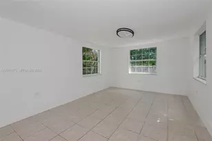 998 W 68th St, Hialeah, FL 33014 - Photo 16