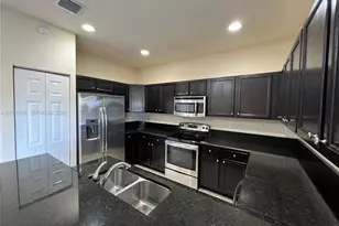 748 SE 32nd Ave, Homestead, FL 33033 - Photo 8