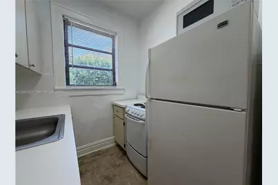 320 Mendoza Ave #6, Miami, FL 33134 - Photo 6