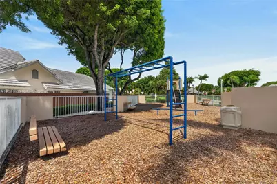 4749 NW 98th Pl, Doral, FL 33178 - Photo 52