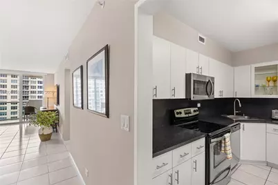 5601 Collins Ave #1216, Miami Beach, FL 33140 - Photo 6