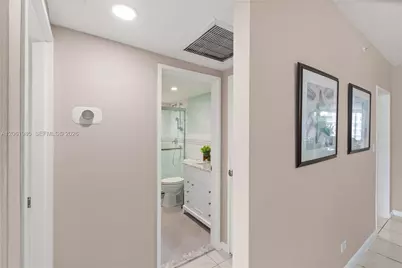 5601 Collins Ave #1216, Miami Beach, FL 33140 - Photo 8