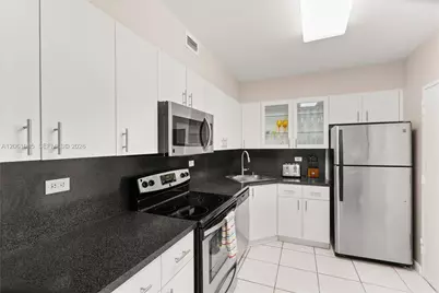 5601 Collins Ave #1216, Miami Beach, FL 33140 - Photo 2