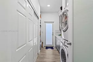 1871 NE 186th St, North Miami Beach, FL 33179 - Photo 18