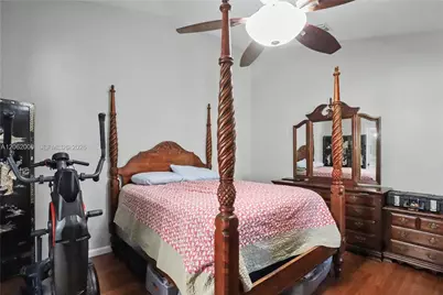 572 SE 18th Dr, Homestead, FL 33033 - Photo 12