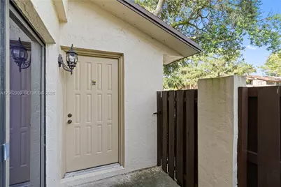 7640 NW 79th Ave #L6, Tamarac, FL 33321 - Photo 10