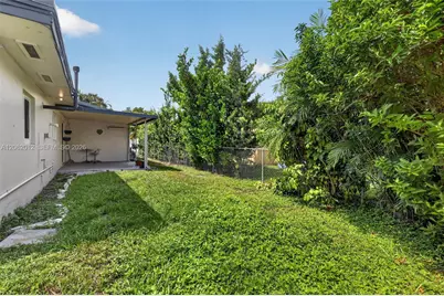 17200 NE 15th Ave, North Miami Beach, FL 33162 - Photo 38