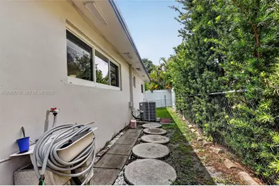 17200 NE 15th Ave, North Miami Beach, FL 33162 - Photo 40