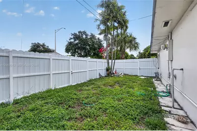 17200 NE 15th Ave, North Miami Beach, FL 33162 - Photo 36