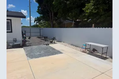 1749 SW 8th St, Homestead, FL 33030 - Photo 22
