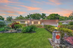 861 Holly Ln, Plantation, FL 33317 - Photo 2