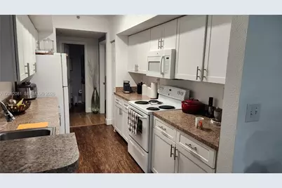 11601 SW 2nd St #21202, Pembroke Pines, FL 33025 - Photo 2