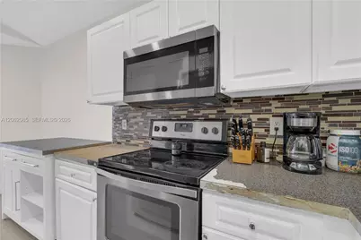 949 SW 7th Pl, Florida City, FL 33034 - Photo 20