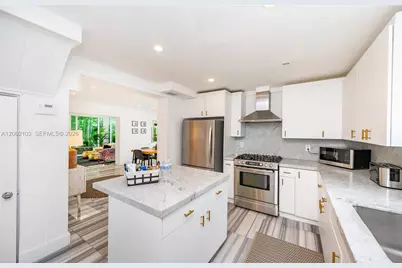 781 NE 75th St, Miami, FL 33138 - Photo 18