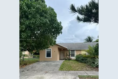 9 NE 44th St, Deerfield Beach, FL 33064 - Photo 1