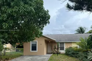 9 NE 44th St, Deerfield Beach, FL 33064 - Photo 1