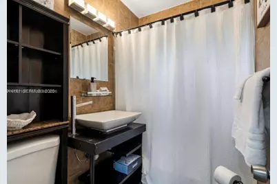 1021 NW 37th Ave, Miami, FL 33125 - Photo 16