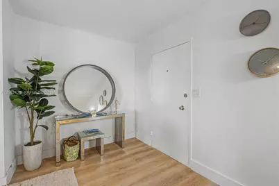 5555 Collins Ave #10V, Miami Beach, FL 33140 - Photo 6
