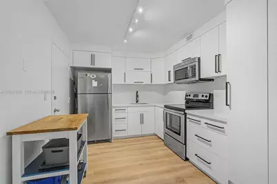 5555 Collins Ave #10V, Miami Beach, FL 33140 - Photo 8