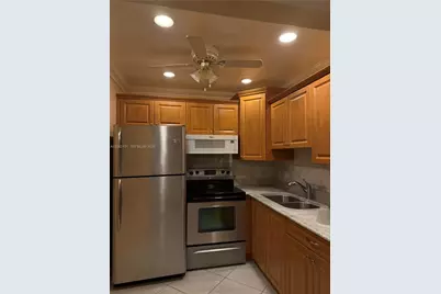 559 N Mansfield N #559, Boca Raton, FL 33434 - Photo 2