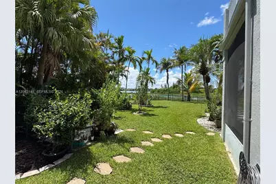 694 SW 168th Way, Pembroke Pines, FL 33027 - Photo 20