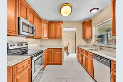 1065 NW 68th Ter, Margate, FL 33063 - Photo 12
