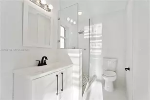 1402 Brickell Bay Dr, Miami, FL 33131 - Photo 32