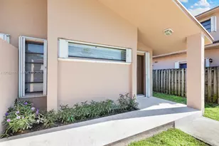2733 SW 31st Pl, Miami, FL 33133 - Photo 2