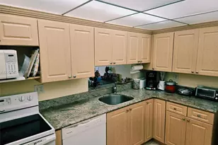 8065 SW 107th Ave, Miami, FL 33173 - Photo 22
