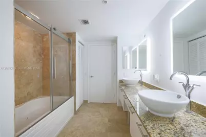 41 SE 5th St #906, Miami, FL 33131 - Photo 20