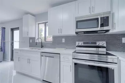 171 NW 47th St, Miami, FL 33127 - Photo 30