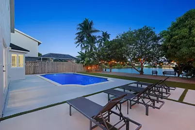 9650 SW 9th Ct, Pembroke Pines, FL 33025 - Photo 38