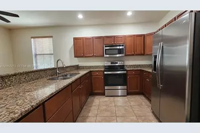 8890 W 33rd Ave, Hialeah, FL 33018 - Photo 12