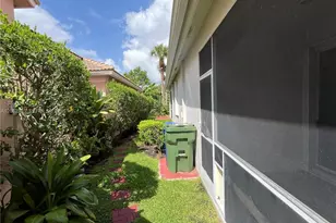 1540 W Lacosta Dr W, Pembroke Pines, FL 33027 - Photo 34