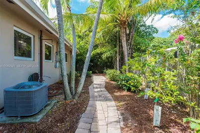 2115 NE 15th Ave, Wilton Manors, FL 33305 - Photo 20