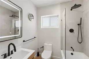 10801 Peachtree Dr, Miami, FL 33161 - Photo 28