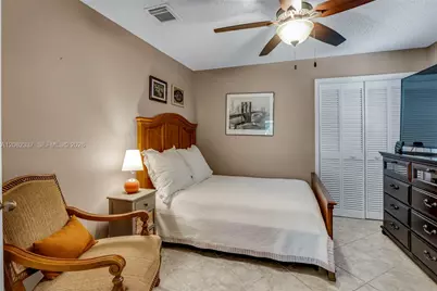 2006 NW 182nd Ave, Pembroke Pines, FL 33029 - Photo 20
