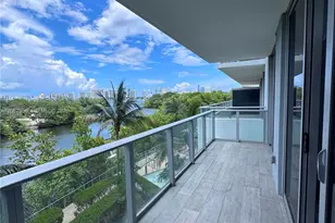 16385 Biscayne Blvd, North Miami Beach, FL 33160 - Photo 1