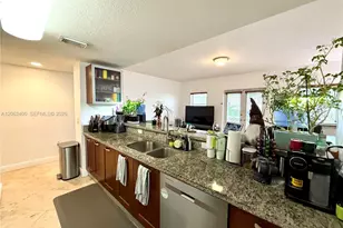 1033 SW 9th Ct, Miami, FL 33130 - Photo 6