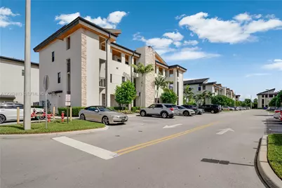 10425 NW 82nd St #4, Doral, FL 33178 - Photo 2