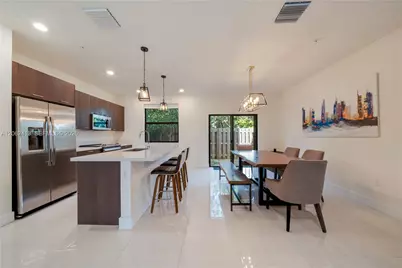 10425 NW 82nd St #4, Doral, FL 33178 - Photo 4