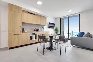 121 NE 5th St, Miami, FL 33132 - Photo 8