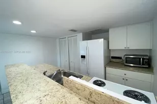 6414 E Miami Lakes Dr E, Miami Lakes, FL 33014 - Photo 6