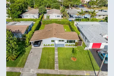 2111 N 14th Ct, Hollywood, FL 33020 - Photo 2