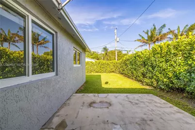 2111 N 14th Ct, Hollywood, FL 33020 - Photo 26